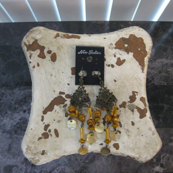 NWT brown beaded shell boho earrings - Picture 2 of 4